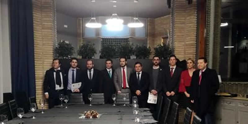 Bienvenida y apadrinamiento de nuevos colegiados de Jaén en un acto previo a la cena de gala navideña