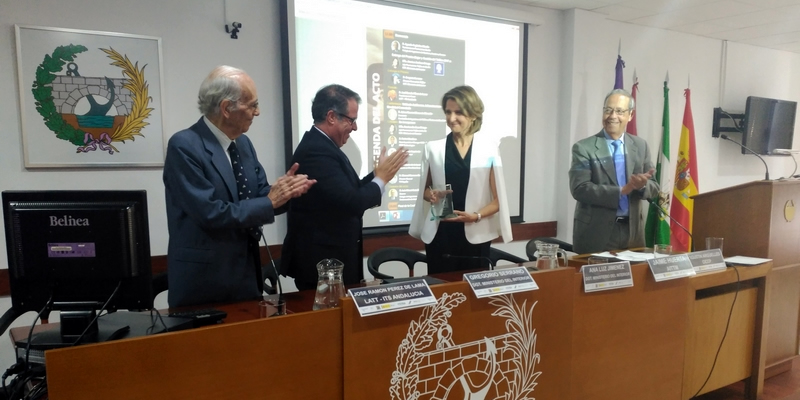 La Jefa Provincial de Tráfico de Sevilla recoge en nuestro Colegio el Premio Mujer y Gestión del Tráfico 2017