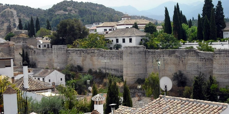 Granada | Visita guiada "ILÍBERIS. PRIMEROS ASENTAMIENTOS URBANOS Y SU DESARROLLO EN LA ÉPOCA ZIRÍ, NAZARÍ Y RENACENTISTA"