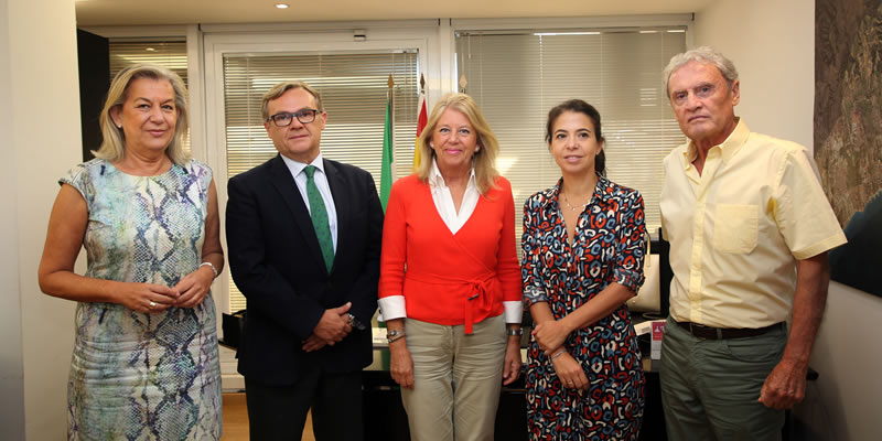 La alcaldesa de Marbella se reúne con profesionales del Colegio de Ingenieros de Caminos de Málaga