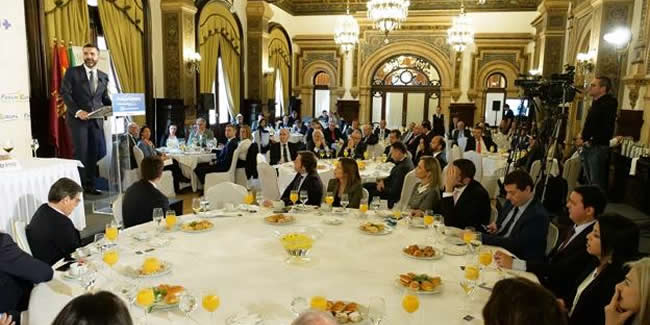 El Decano, en el desayuno informativo organizado por la Tribuna Andalucía del Fórum Europa
