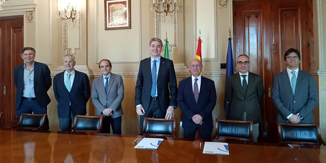 El Puerto de Málaga firma un convenio de visado con el Colegio que refuerza la competitividad y seguridad en sus proyectos y obras