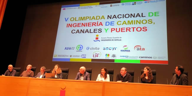 La Vicedecana entrega el primer premio de la Olimpiada de Ingeniería de Caminos en la ETSICCP de Sevilla