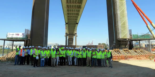 Excepcional visita técnica a las obras del Puente del Centenario con medio centenar de colegiados