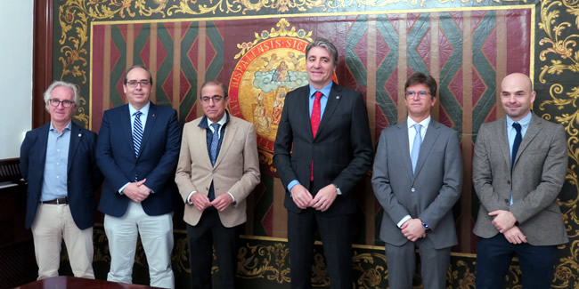La Universidad de Sevilla y la Demarcación firman un acuerdo de colaboración para el fomento de la profesión y la colegiación