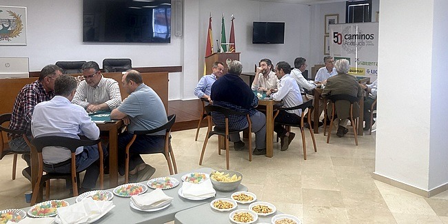 Doce parejas se disputaron el galardón durante siete horas de juego en el Torneo de Mus de Sevilla en honor al Patrón de los Ingenieros