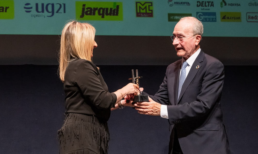 Francisco de la Torre recibe el premio del Colegio de Ingenieros de Caminos defendiendo una profesión “esencial para la sociedad”