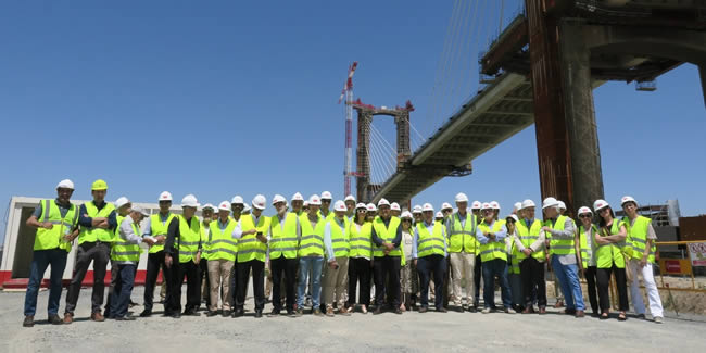 Visita colegial a las obras del Puente del Centenario al cumplirse un hito histórico mundial en Ingeniería