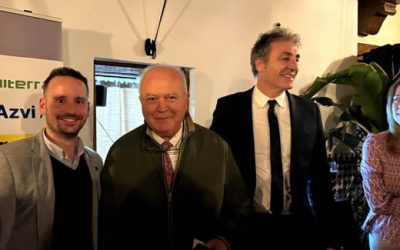 Una veintena de compañeros reconocidos en Granada por su vínculo colegial en una cena navideña multitudinaria